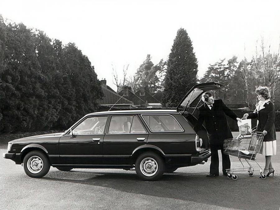  Toyota Carina Combi 1977 года  (UK) (фото 2 из 2)